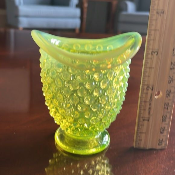 Fenton topaz  Opalescent hobnail mini hat-shaped bud vase - Picture 5 of 11